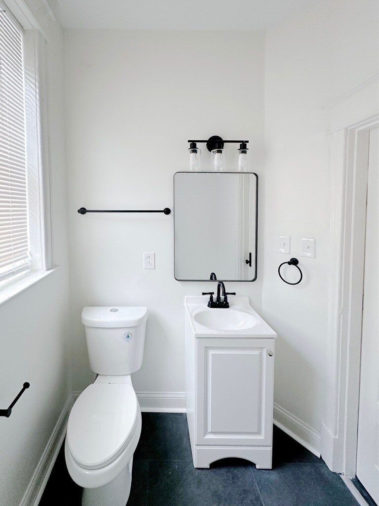 Building Photo - 4167 Botanical Ave