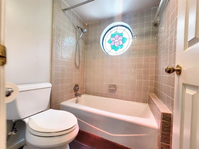 Building Photo - Beautiful and Spacious 4 BR / 3 BA Home fo...