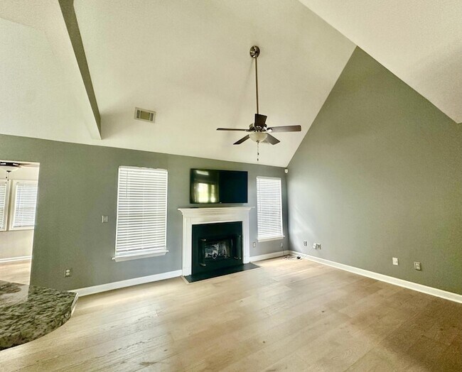 Building Photo - 1178 Pittsford Cir