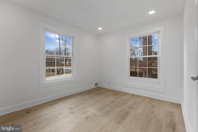 Building Photo - 3284 Annandale Rd