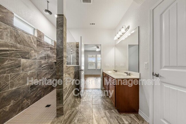 Building Photo - 7347 Bluebonnet Bay