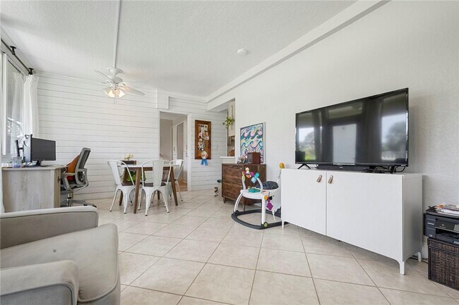 Building Photo - 2755 NE 28th Ave