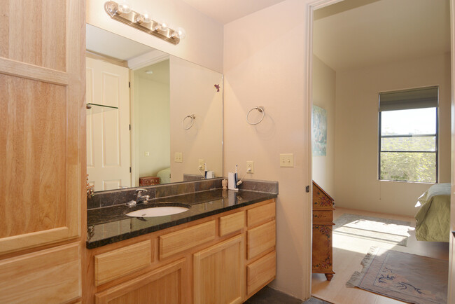 Building Photo - Highly Desirable Alameda Compound Condo!