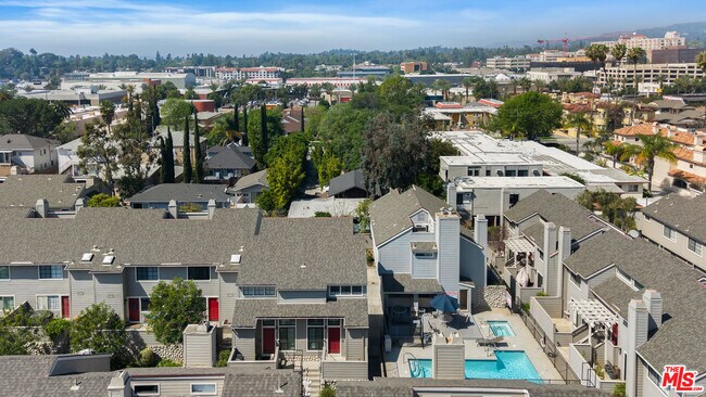 Building Photo - 249 Alpine St