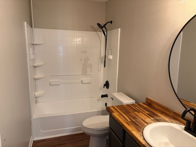 Building Photo - 116 Wax Myrtle Ct