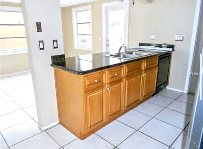 Building Photo - 5912 Della Dr