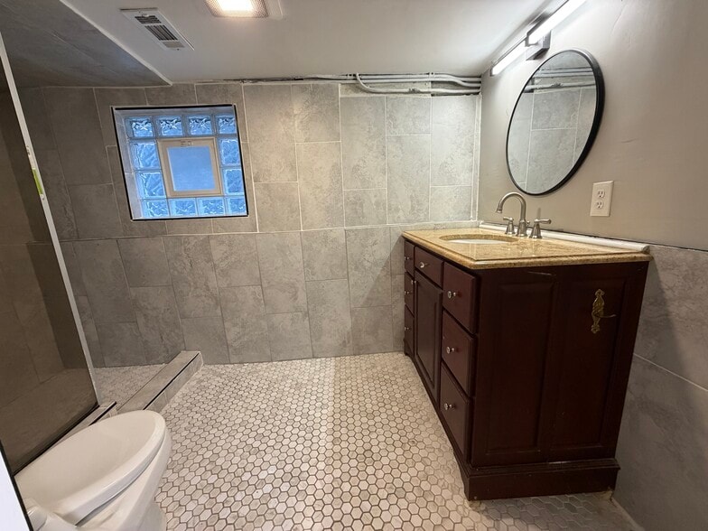 Building Photo - 4123 N Narragansett Ave