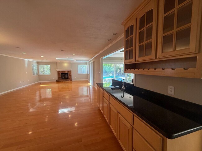 Building Photo - 5536 Fern Dr