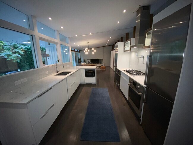 Building Photo - 2104 Zuppke Dr