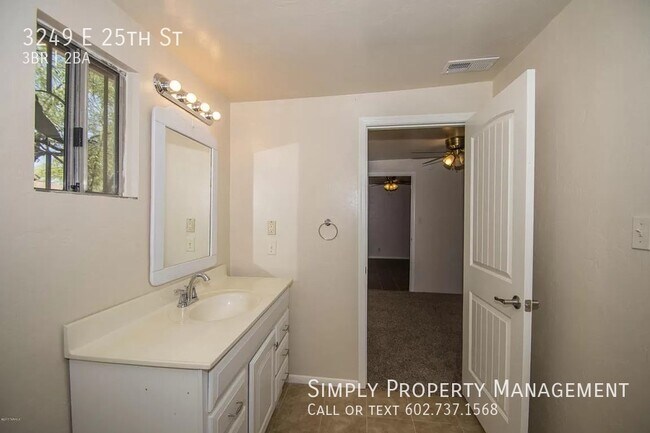 Building Photo - Great 3 bed 2 bath near UofA/ downtown Tuc...