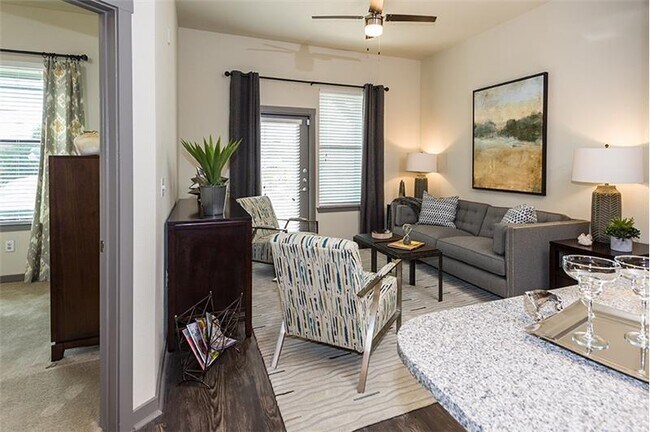 Building Photo - 1702 E 4th St