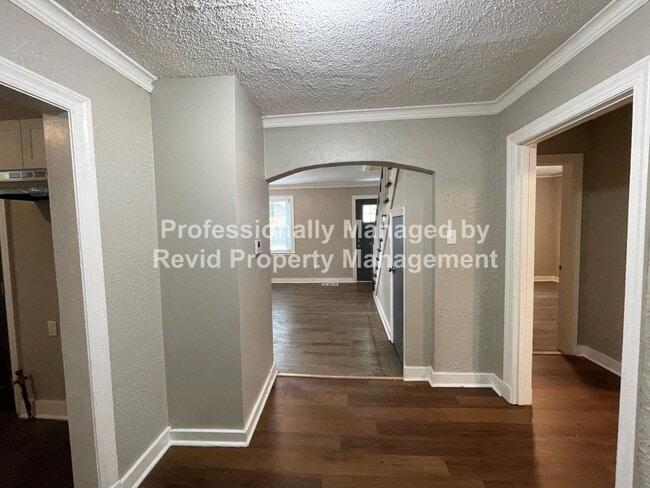 Building Photo - 1137 Catalina St