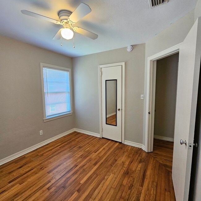 Building Photo - 124 S Franklin Blvd