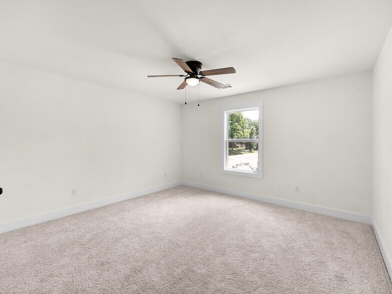 Building Photo - 161 W Grand St