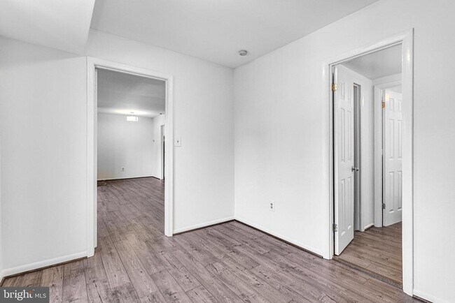 Building Photo - 6137 Leesburg Pike