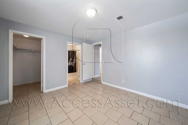 Building Photo - 23865 Goetz Dr