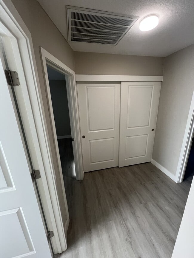 Building Photo - 5535 Skyridge Dr