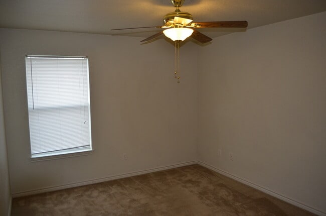 Building Photo - 326 N 10th St