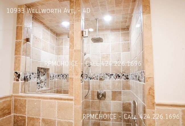 Building Photo - 10933 Wellworth Ave