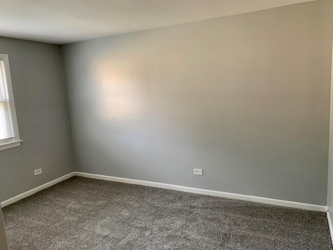 Building Photo - 822 Colonial Dr