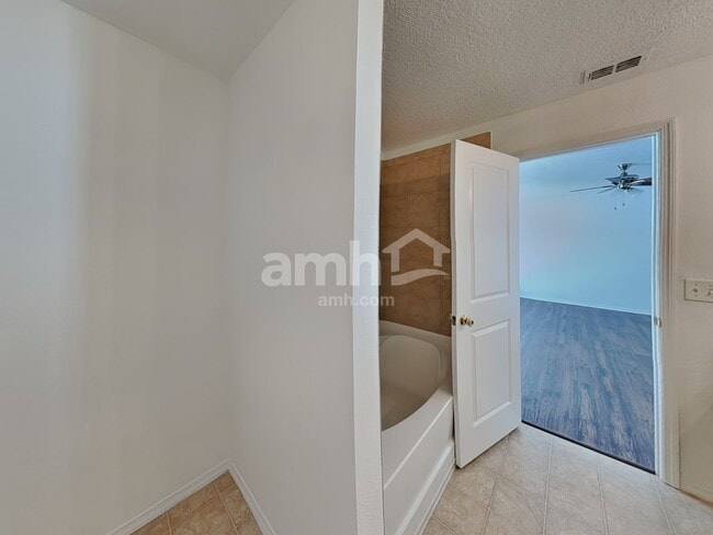 Building Photo - 10920 Pond Pine Dr