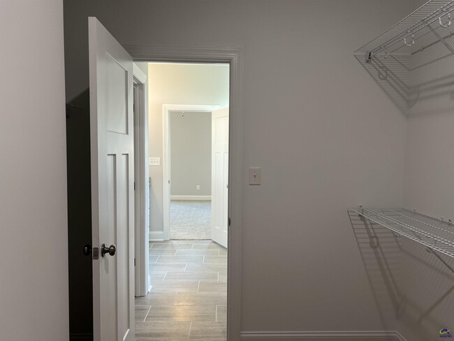 Building Photo - 107 Amargosa Pl