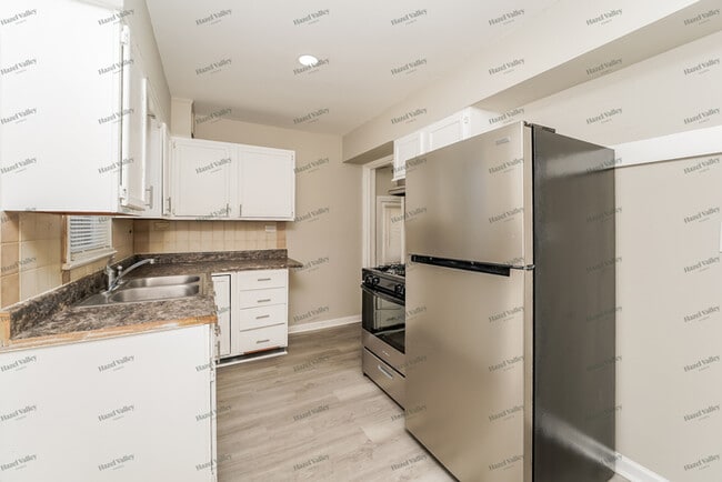 Building Photo - 3163 Lincoln St