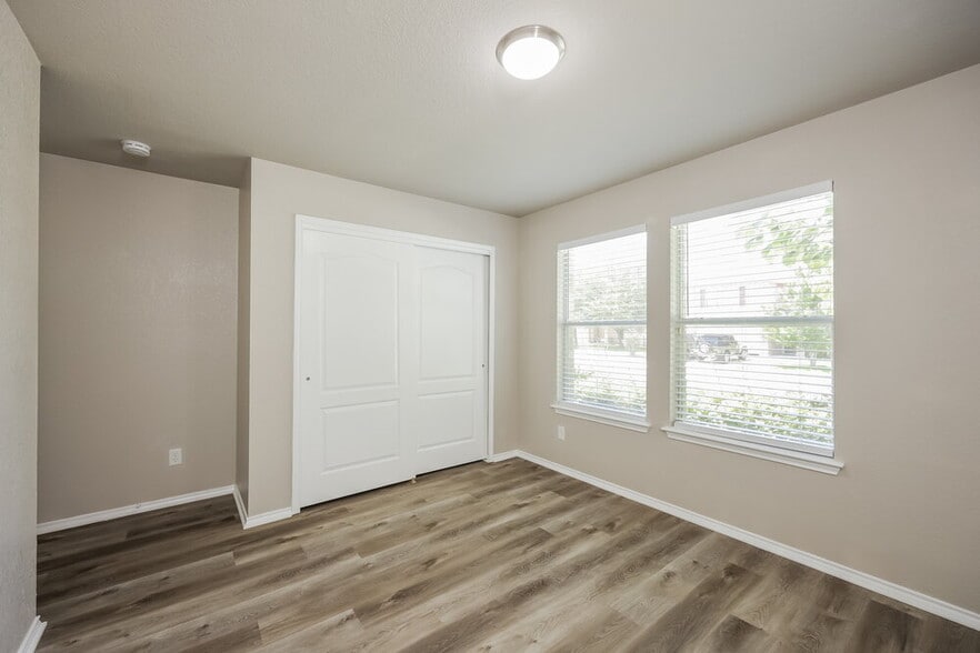 Building Photo - 13510 Sundance Scape