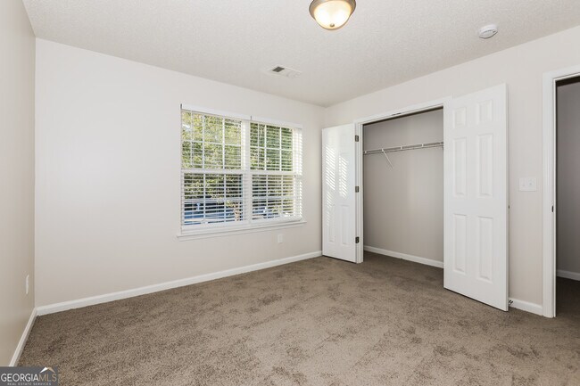 Building Photo - 1924 Simmons Ln