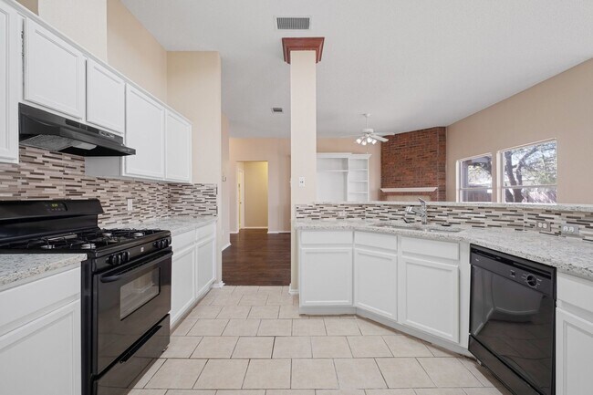Building Photo - Spacious 4 Bedroom, 2 Bath, 1-Story Home i...