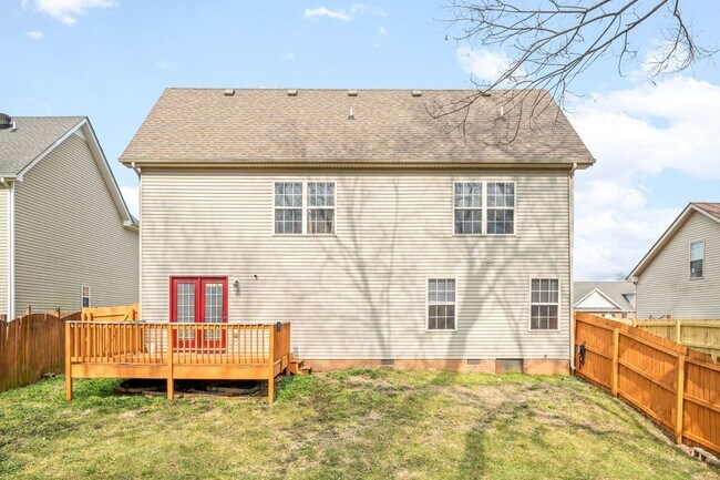 Building Photo - Pet Friendly Three Bedroom with Bonus!