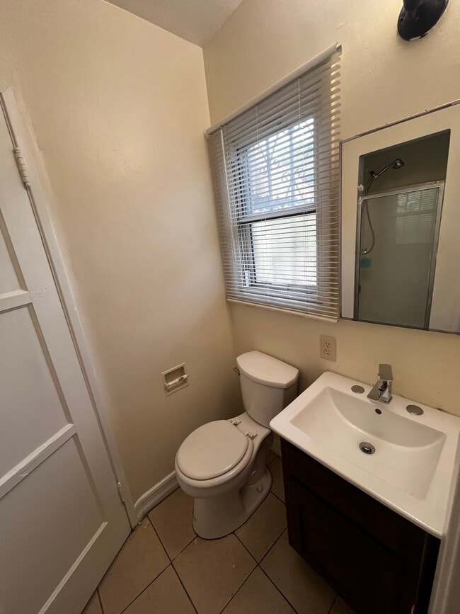 Building Photo - 2716 W 101st St