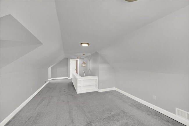 Building Photo - 10523 Howard Ave