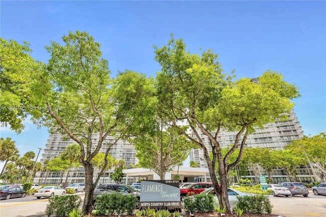 Building Photo - 3701 N Country Club Dr