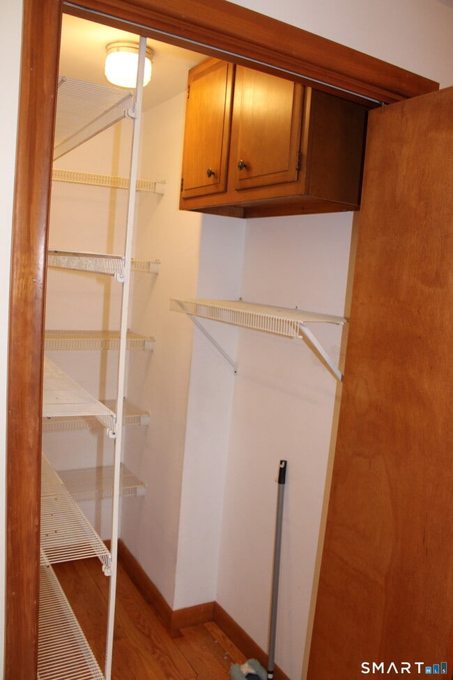 Building Photo - 14 Knollwood Dr