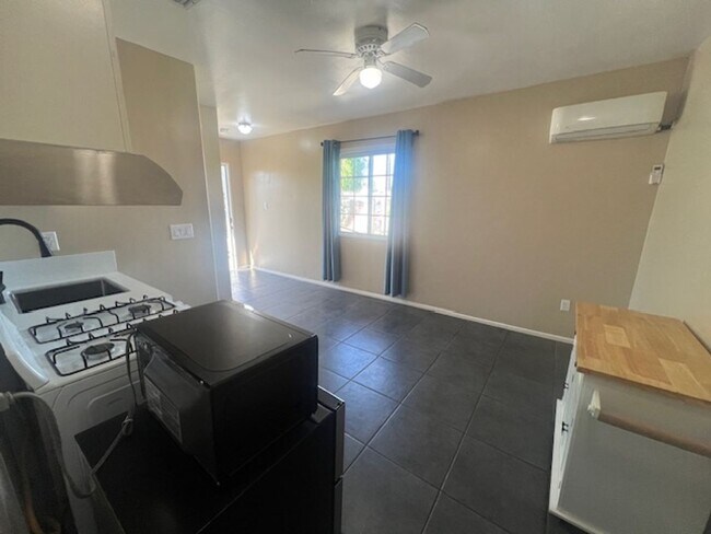 Building Photo - Charming 1 Bedroom, 1 Bathroom ADU in Pacoima! Ready for Move-In!