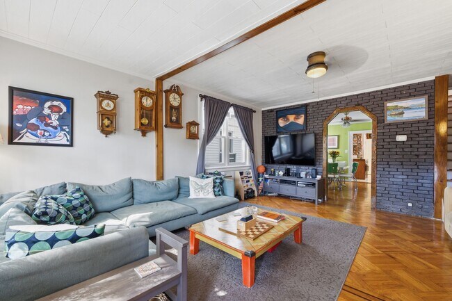 Building Photo - Fully Furnished Family Home in Glendale, NY