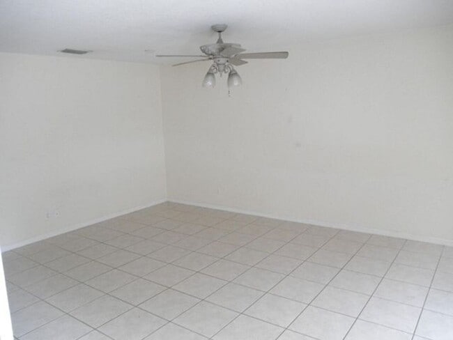 Building Photo - 876 Summit Lake Dr