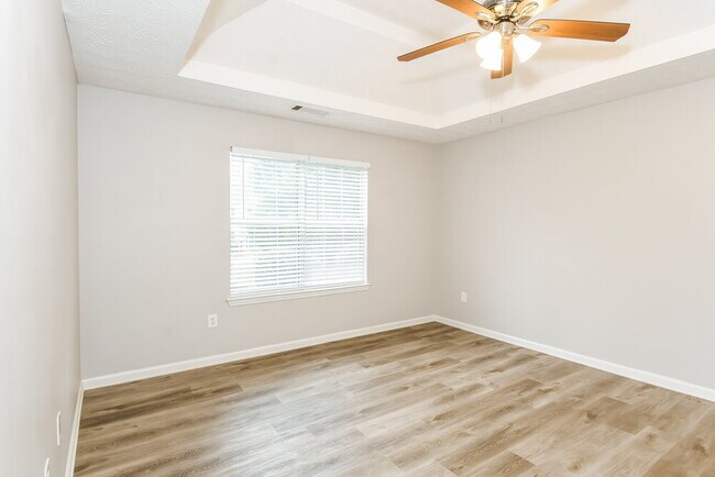 Building Photo - 180 Creekview Blvd