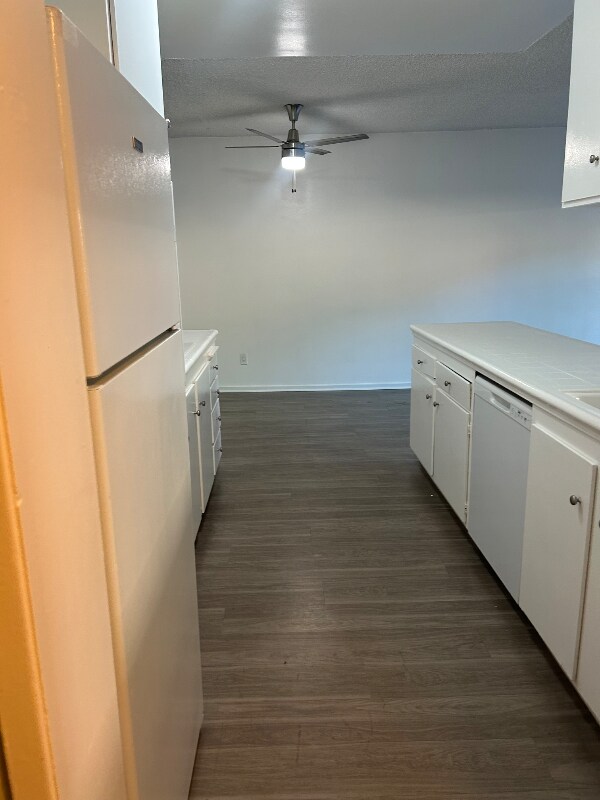 Building Photo - 10200 De Soto Ave