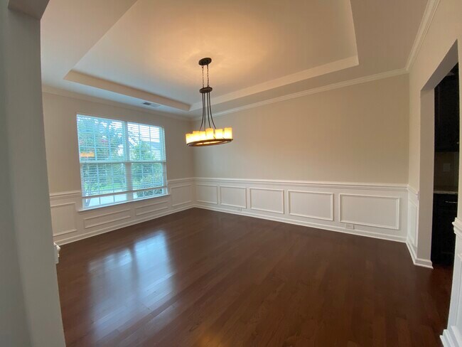 Building Photo - 454 Livingston Dr