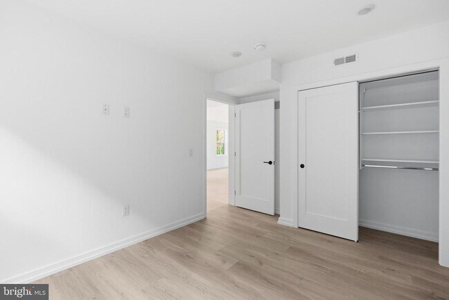 Building Photo - 209 New St