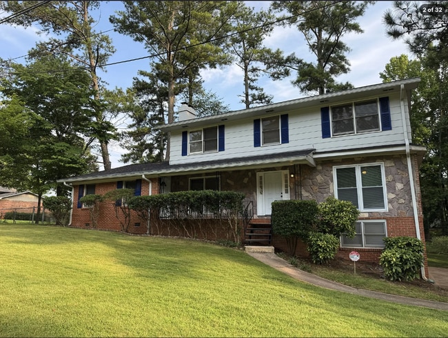 Building Photo - AVAILABLE NOW – FAIRBURN, GA 4 Bedrooms + Flexible Main-Level Living Space | Full Bathroom on Mai...