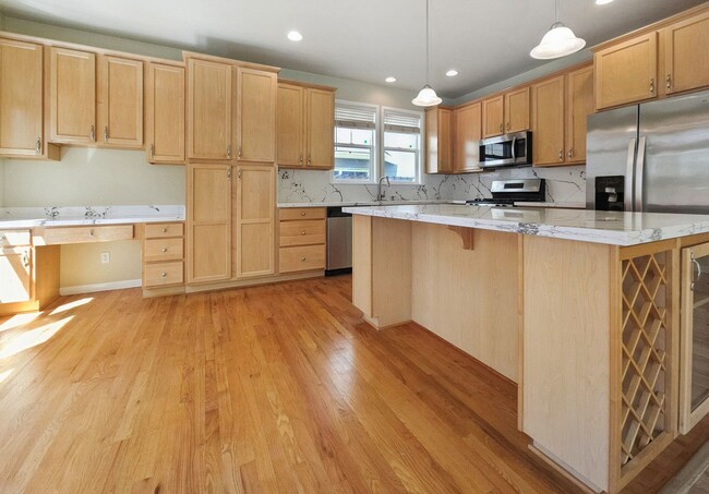 Building Photo - Modern Craftsman with Stylish Updates in S...