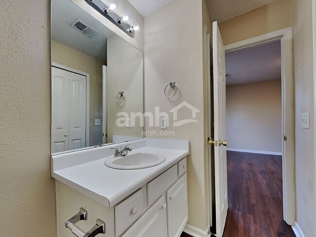 Building Photo - 5 Stemson Way