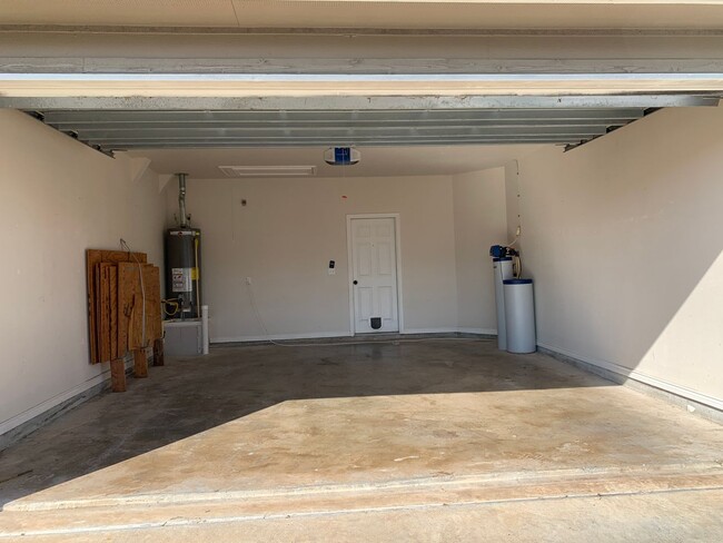 Building Photo - "Holiday Special: Reduced Rent on Your New...