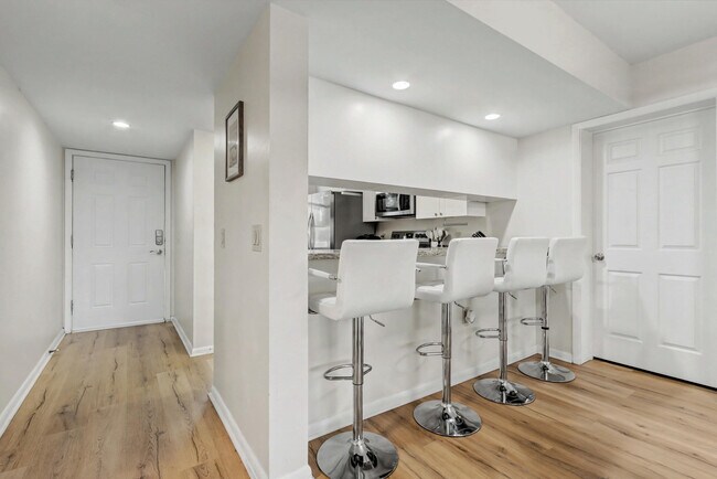 Building Photo - 1518 Whitehall Dr