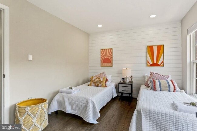 Building Photo - 8078 Sebon Dr