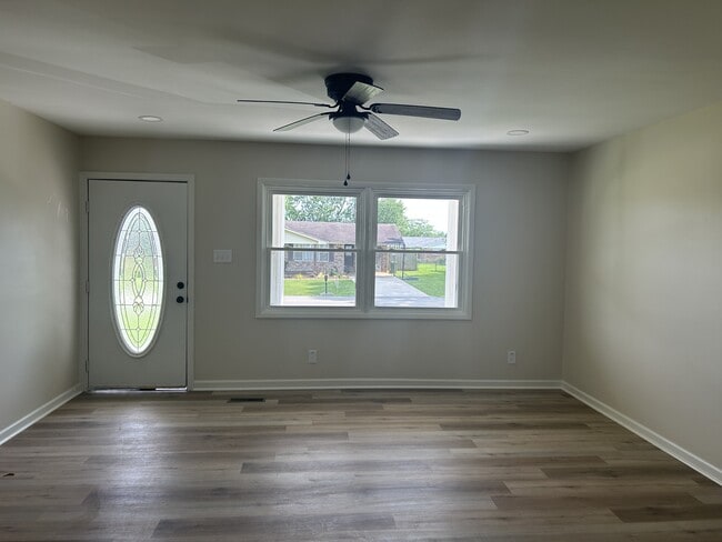 Building Photo - 1105 Highland Ave