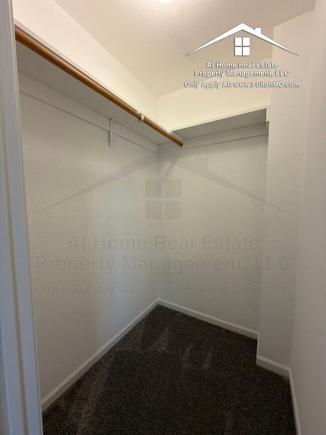 Building Photo - Greystone Court 1011-1013 Duplex